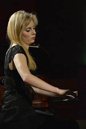 Musikunterricht Allegro Düsseldorf - Bild von Aleksandra Wypycha - polnische Pianistin.